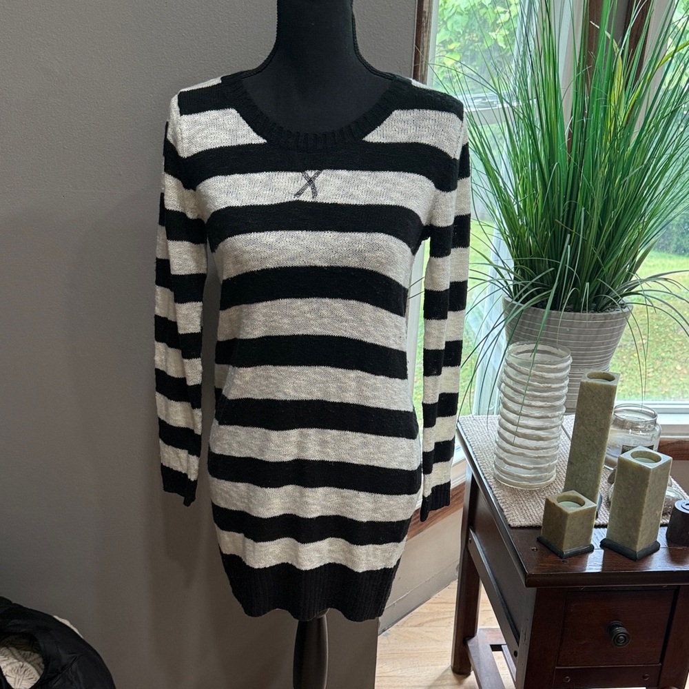 AGB Women's Black and Cream Striped Sweater